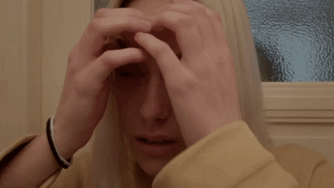 두 손으로 얼굴을 감싸며 난감해하는 사람의 GIF