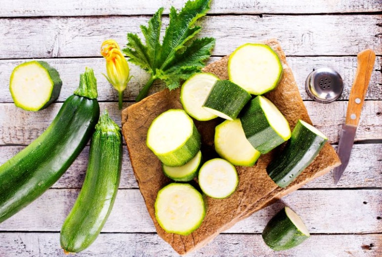 애호박 courgette와 zucchini 단어 비교 이미지